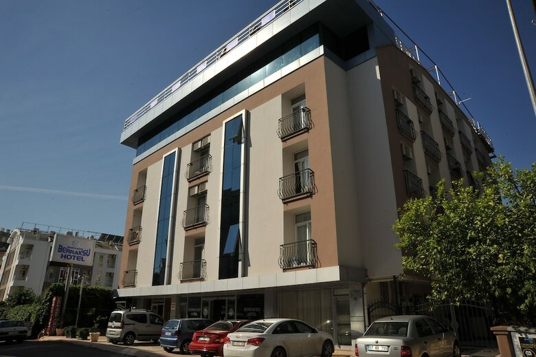 Berrak Su Hotel