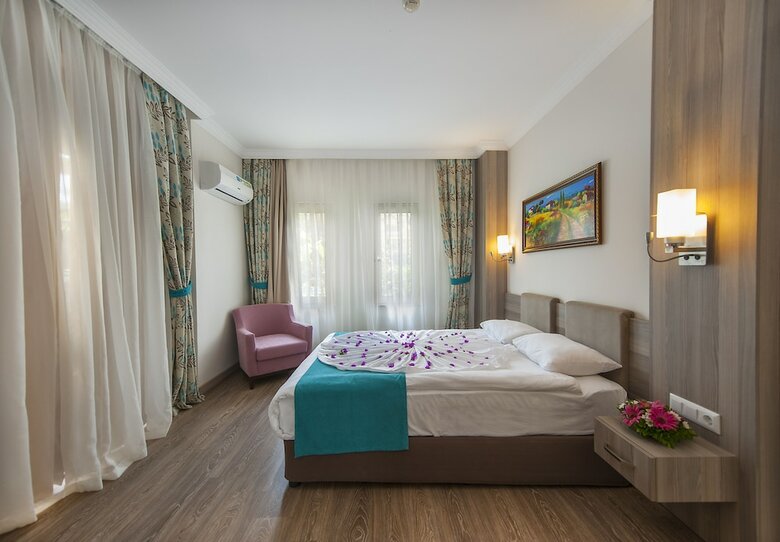 Hotel Crystal Aura Beach Resort & Spa