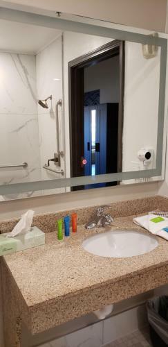 Lexington Hotel And Suites