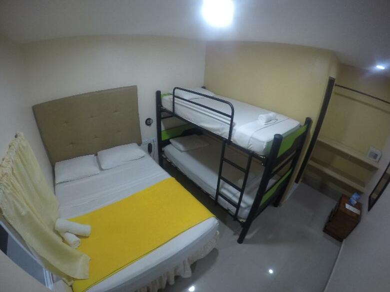 Azu�n Suites Hotel