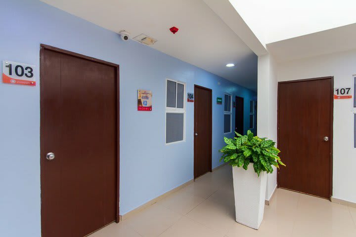Azu�n Suites Hotel