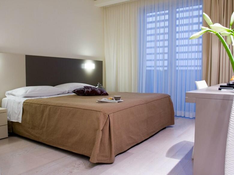 Hotel Cube