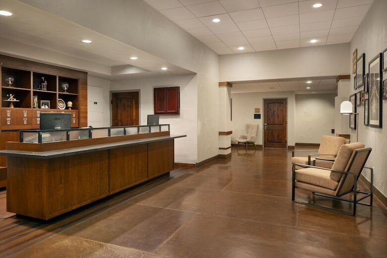 Hotel Four Points By Sheraton Tucson Airport