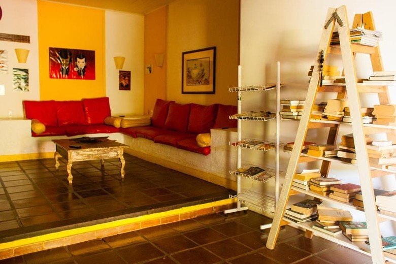 Yolo Hostel