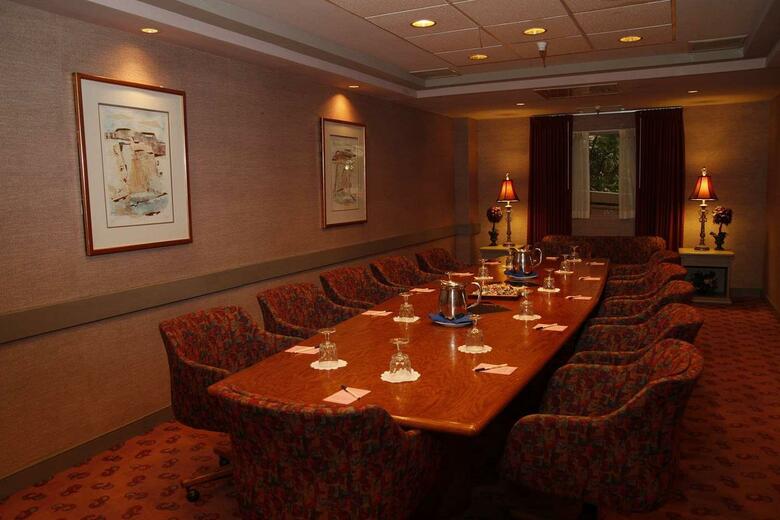 Viscount Suite Hotel