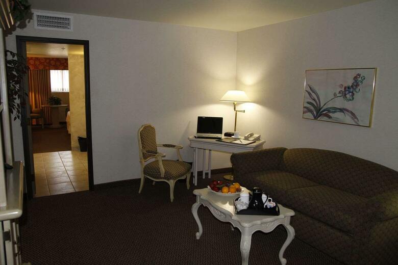 Viscount Suite Hotel