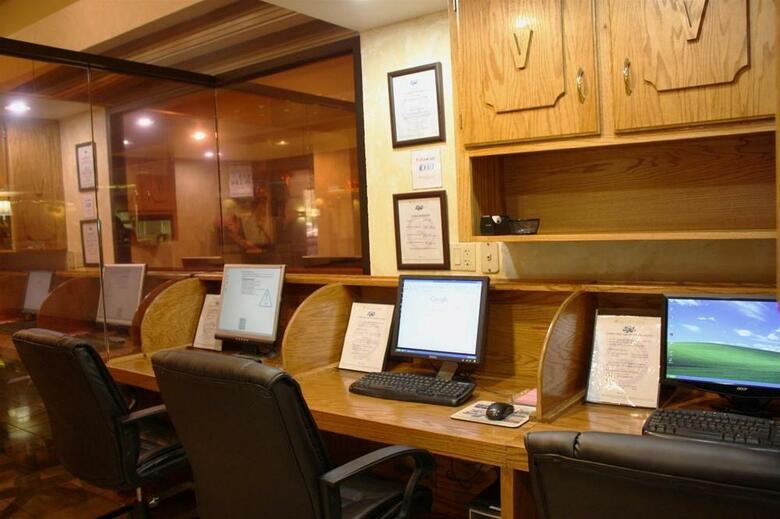 Viscount Suite Hotel