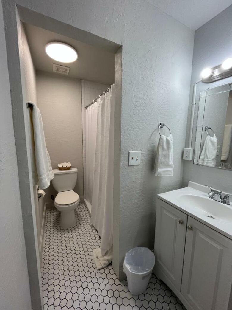 9 Arizona Motor Hotel