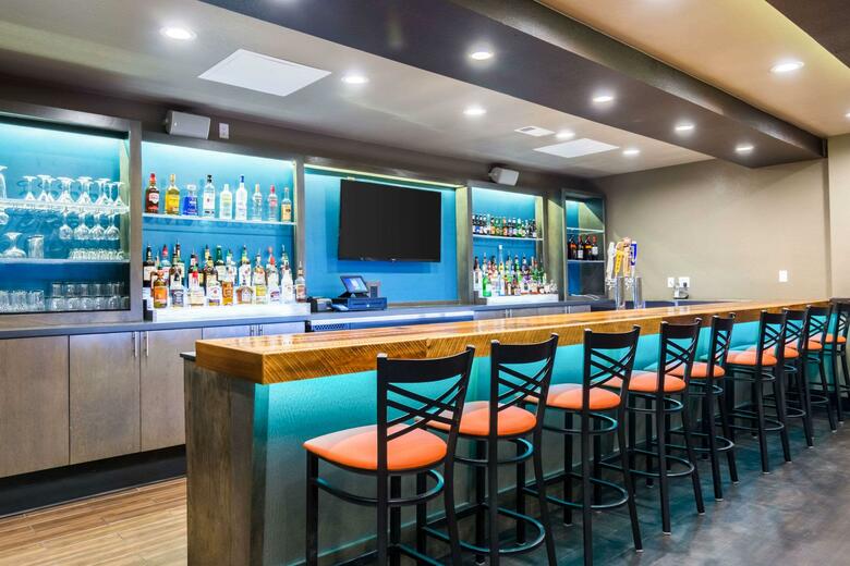 Hotel Clarion Inn & Suites