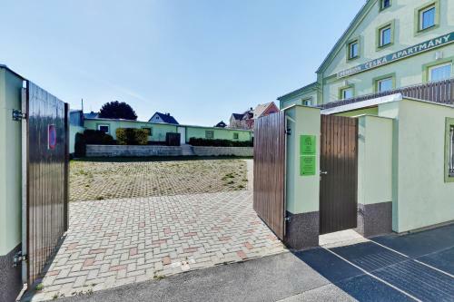 Apartamentos Pension ?esk�