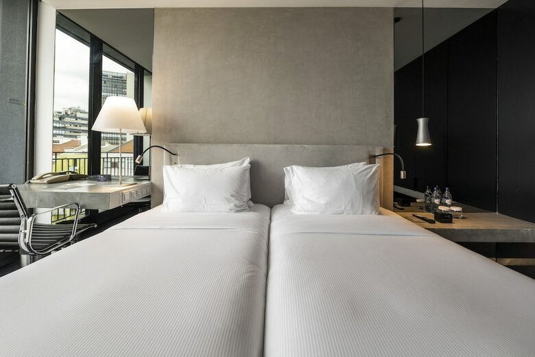 Hotel Double Tree Hilton Fontana