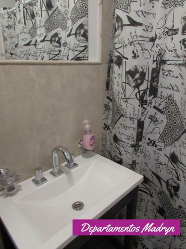 Apartamento Departamentos Madryn - Calle Roca