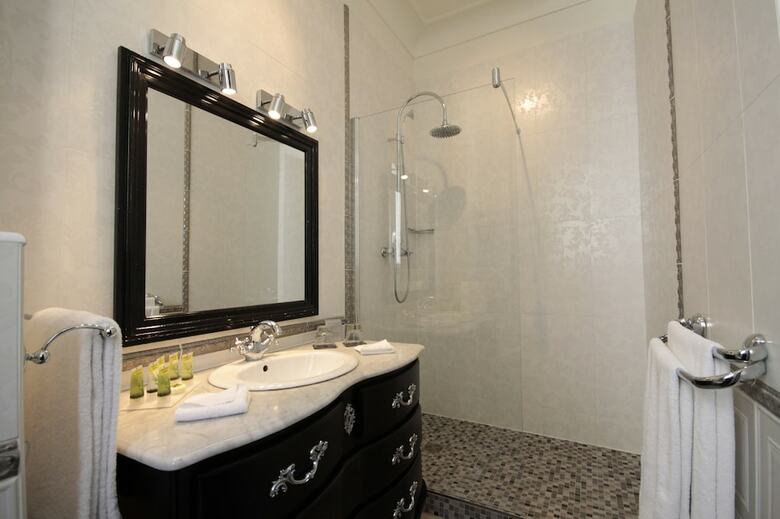 Claridge Hotel