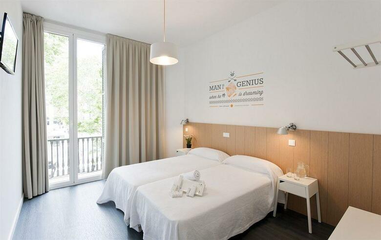 Hostal Ramblas By Pillow