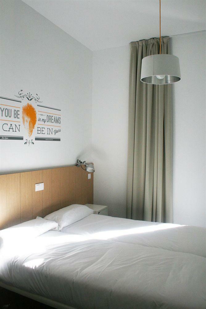 Hostal Ramblas By Pillow