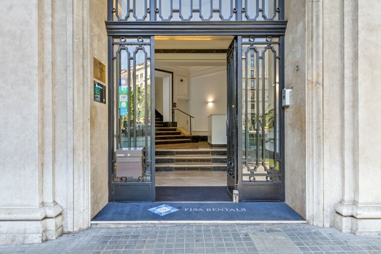Fisa Rentals Gran Via Apartments