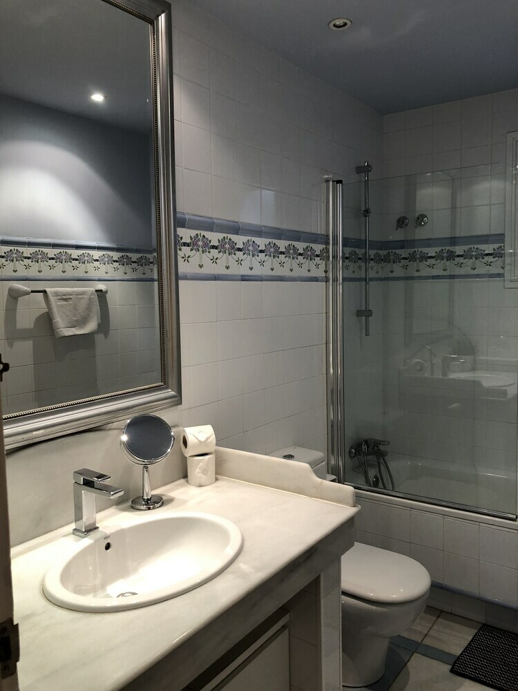Fisa Rentals Gran Via Apartments