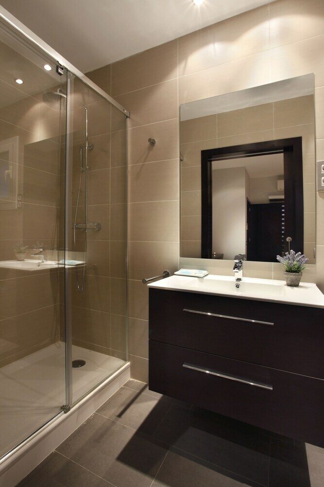 Fisa Rentals Gran Via Apartments