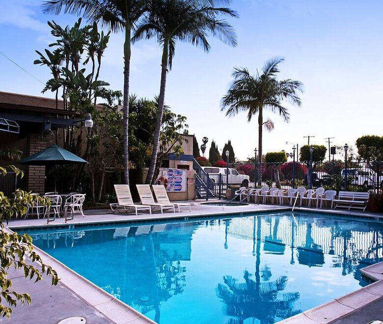 Hotel Brookhurst Plaza Inn
