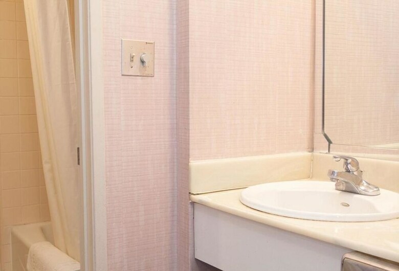 Hotel Brookhurst Plaza Inn