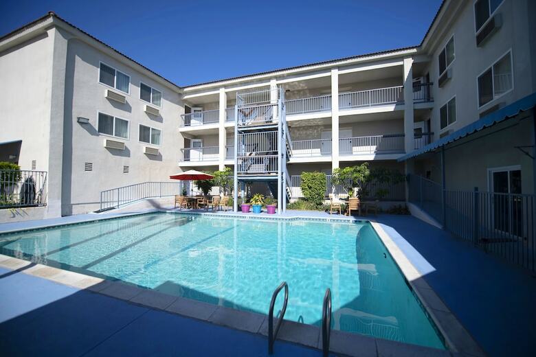 Hotel Brookhurst Plaza Inn