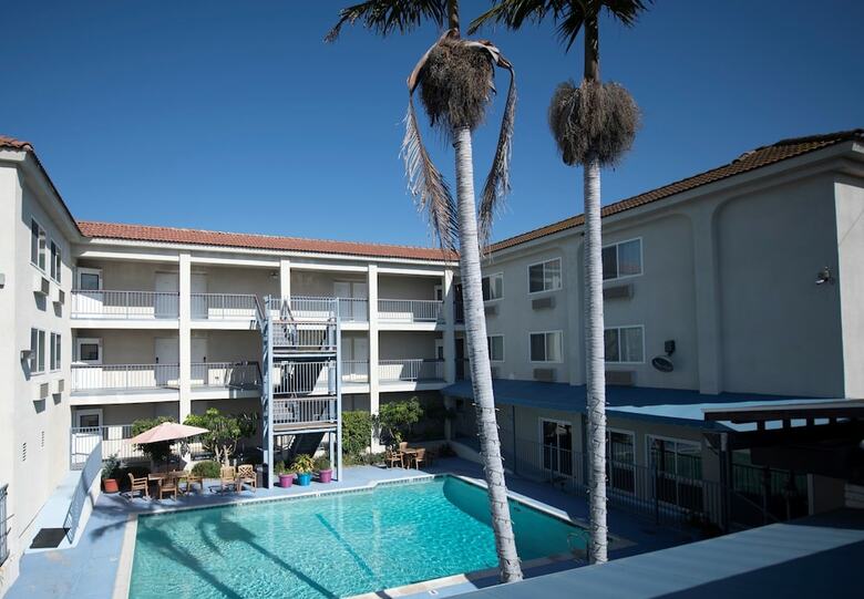 Hotel Brookhurst Plaza Inn