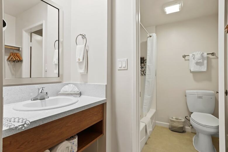 Hotel Brookhurst Plaza Inn