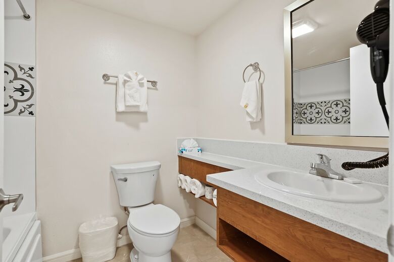 Hotel Brookhurst Plaza Inn