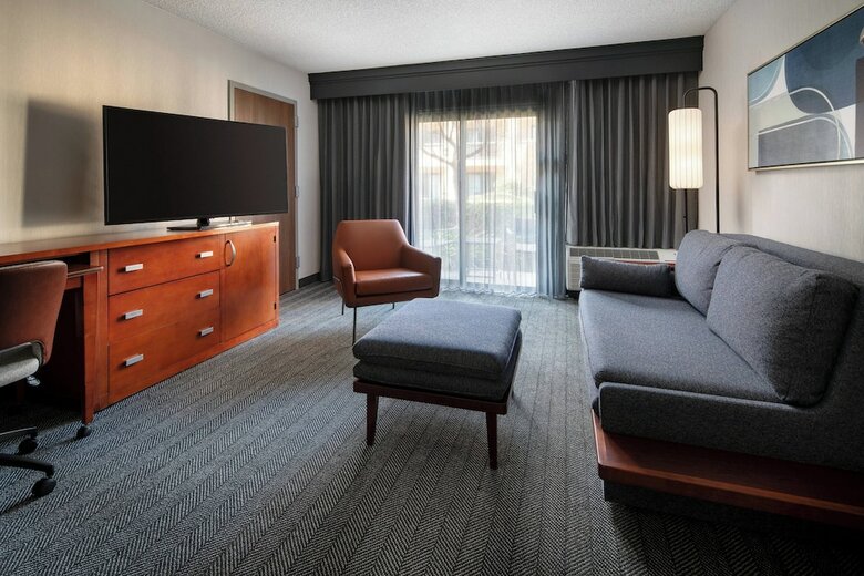 Hotel Courtyard By Marriott Bakersfield