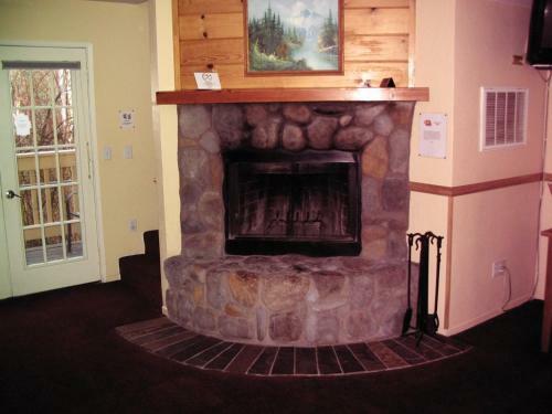 Cozy Hollow Lodge