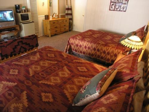 Goldmine Lodge & Black Bear Cottages
