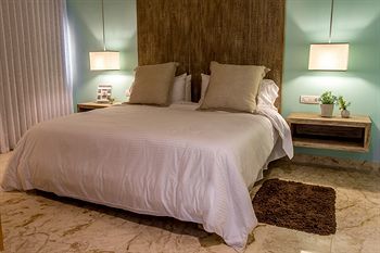 Aparthotel Anah Suites