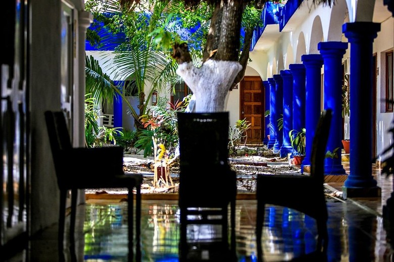 Hotel Maya Azul