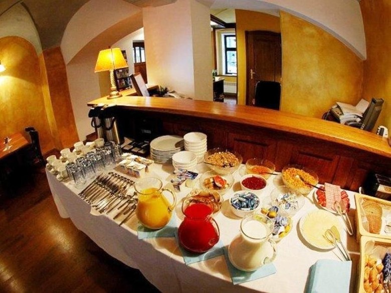 U Cervene Zidle - Red Chair Hotel