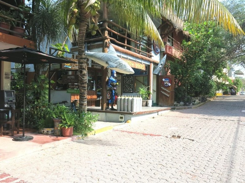 Club Yebo Hotel