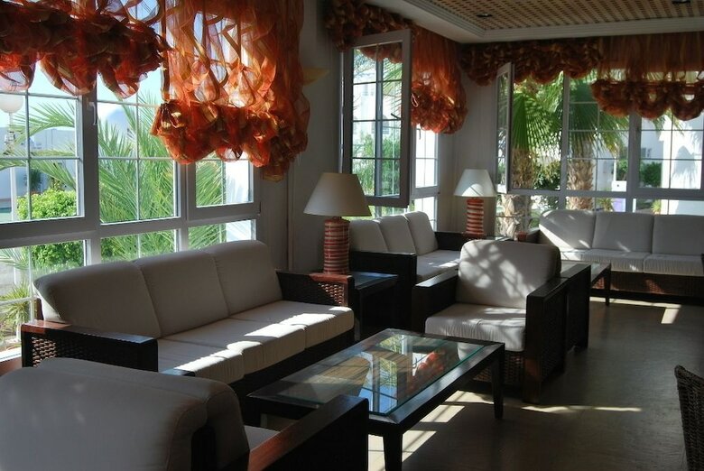 Punta Del Cantal Hotel Suites