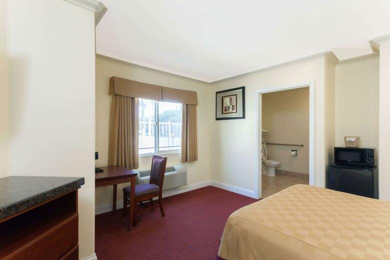 Motel Travelodge Brea