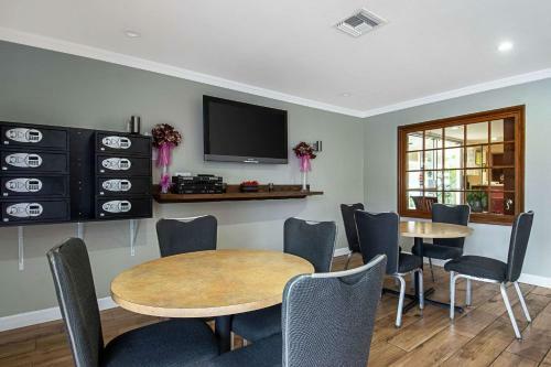 Motel Rodeway Inn Near Maingate Knott?s