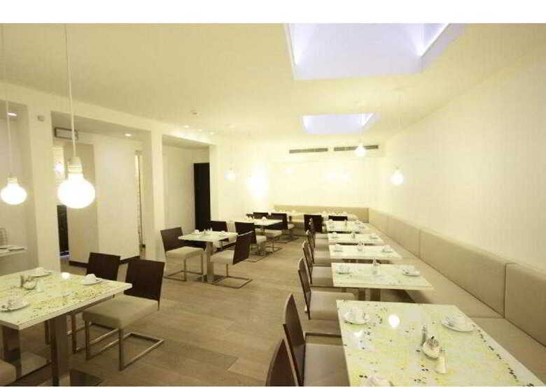 Hotel Pure White