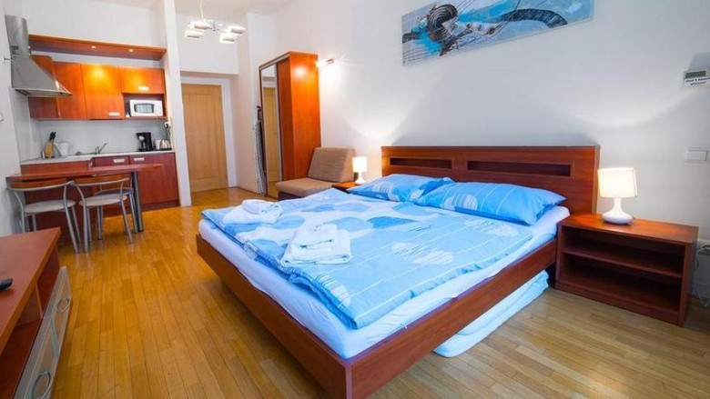 Saturn 11 Apartment