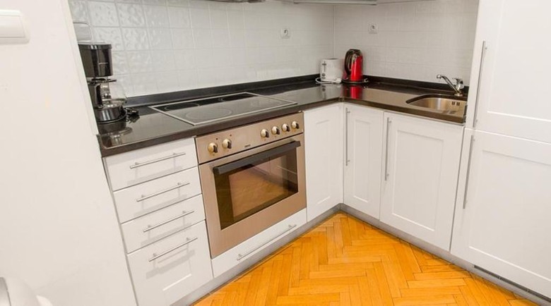 Saturn 11 Apartment