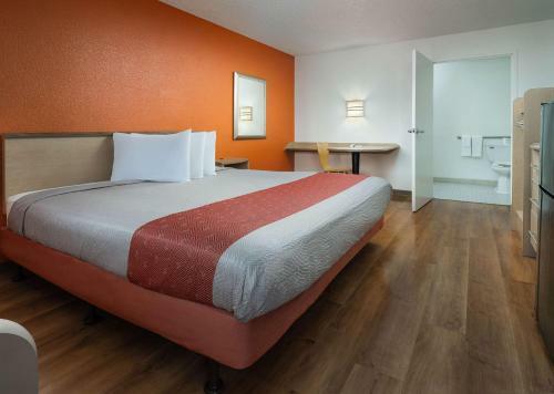 Motel 6 Carlsbad East