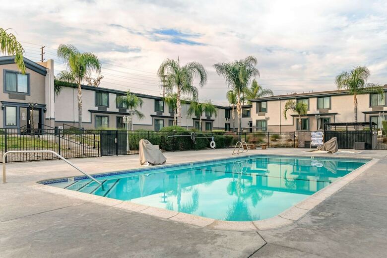 Hotel Comfort Inn And Suites Colton