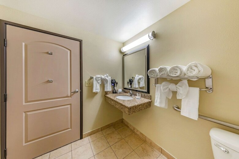 Hotel Comfort Inn And Suites Colton