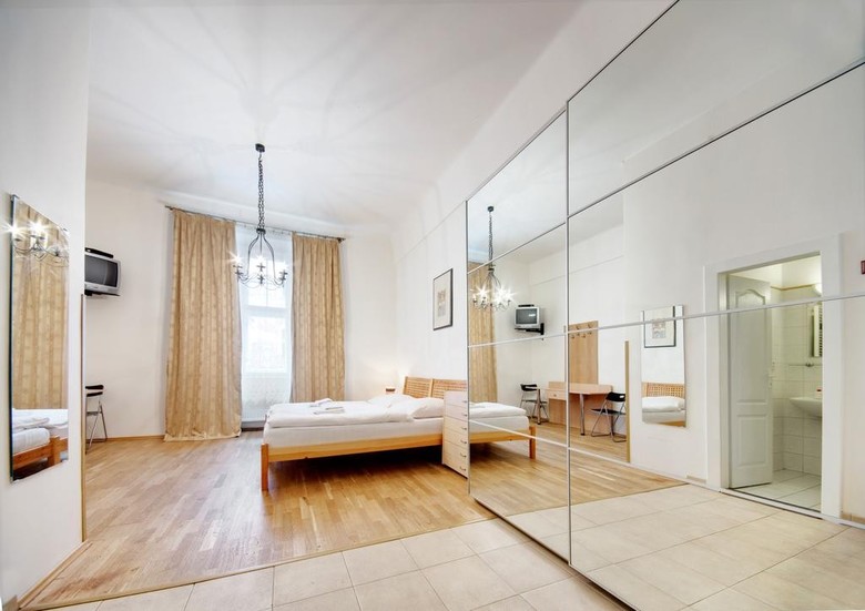 Elisky Kr�snohorsk� Apartments