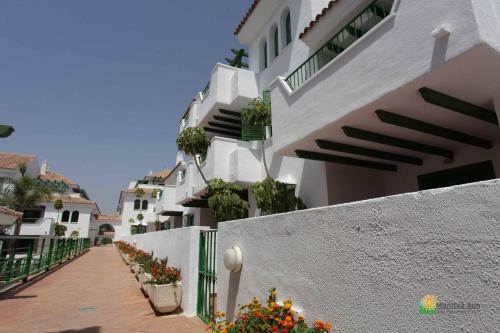 Apartamentos Pueblo El Goleto Aptos.
