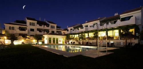 Apartamentos Pueblo El Goleto Aptos.