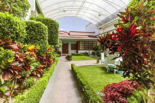 Hotel Dos Patios