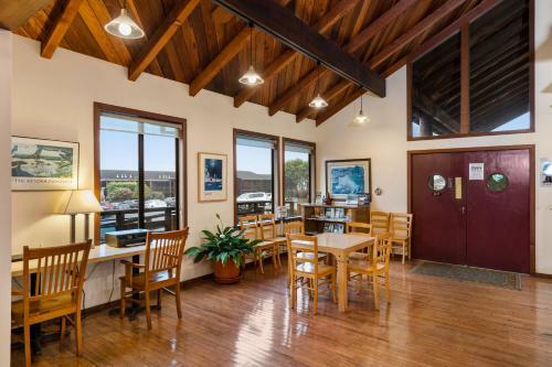 Hotel Harbor Lite Lodge