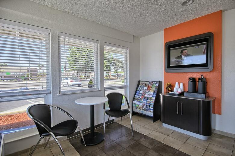 Motel 6 Fresno - Blackstone South